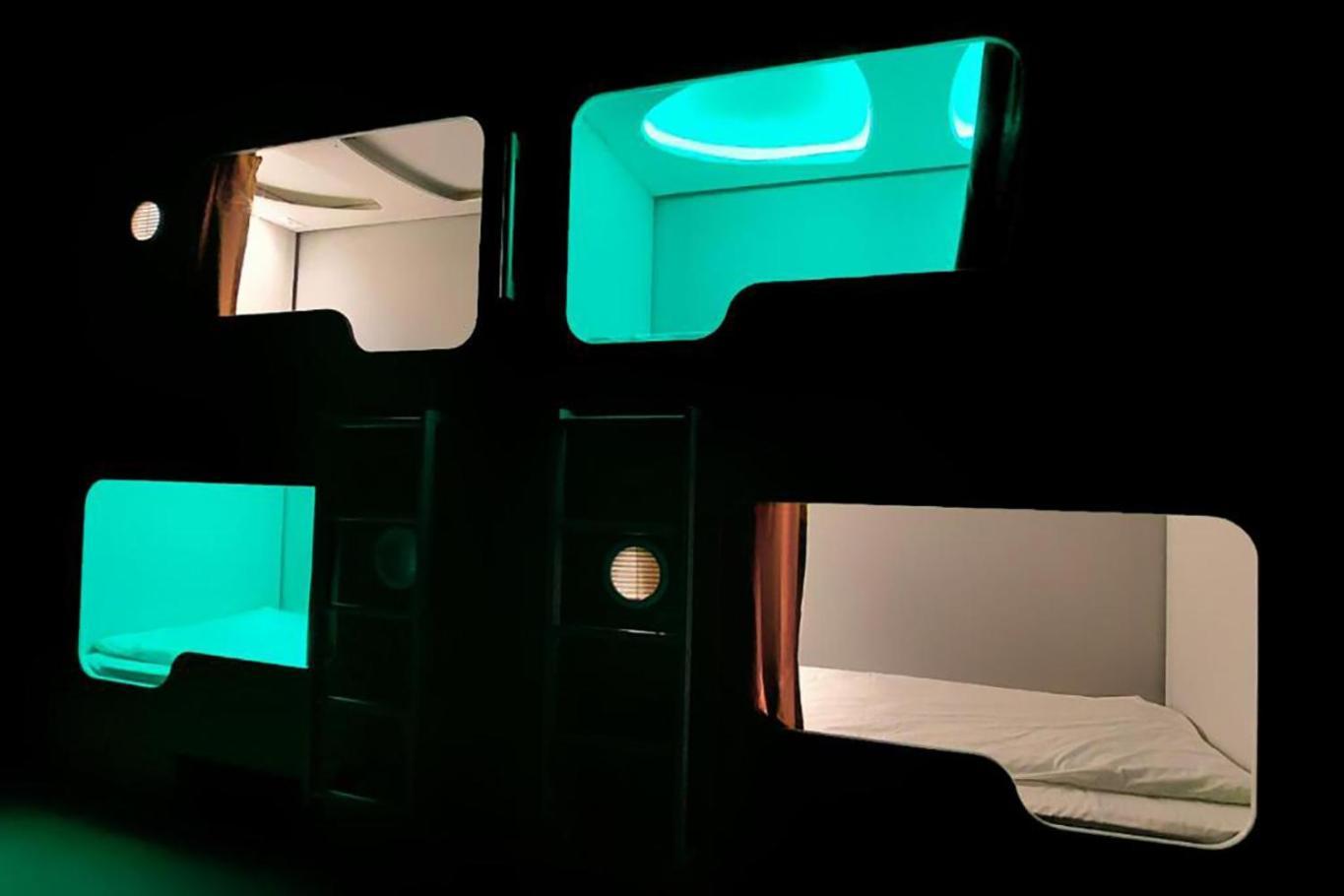 Cube Capsule Sofia